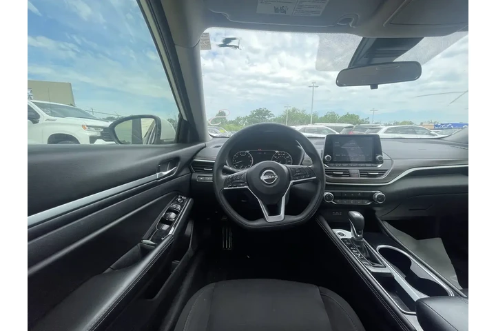 $19559 : Nissan Altima 2023 2.5 SV 4d image 5