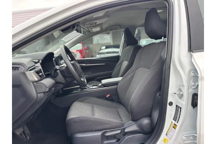 2025 Camry LE image 7