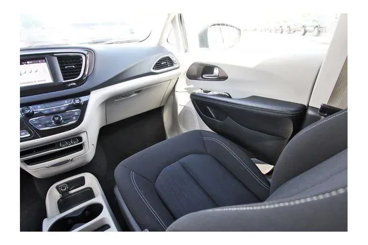 $20265 : Chrysler Voyager 2023 LX 4dr image 9