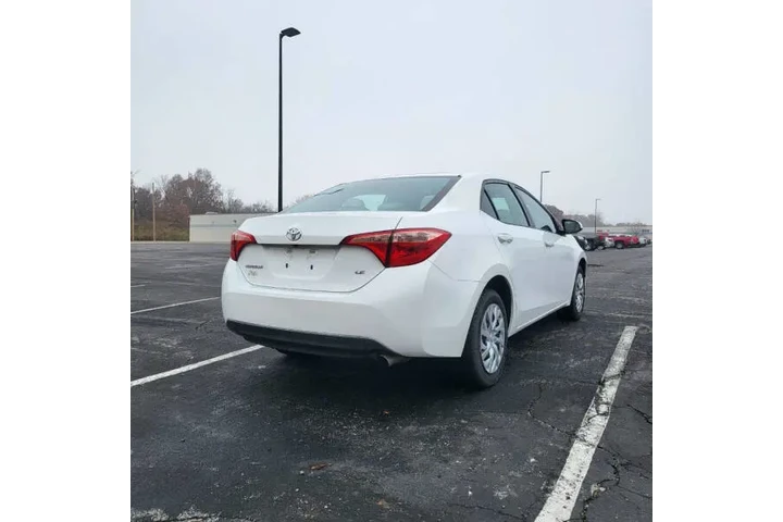 $8999 : 2019 Corolla LE image 9
