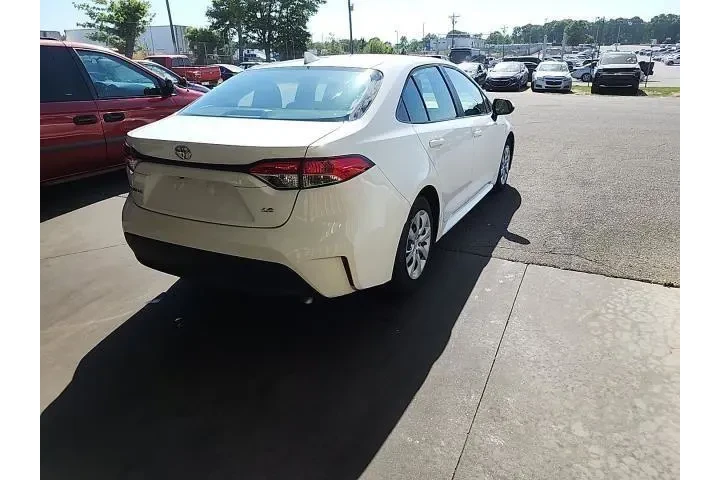 $17095 : Toyota Corolla 2023 LE 4dr S image 2