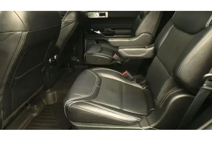 $39493 : Ford Explorer 2023 AWD ST 4d image 10