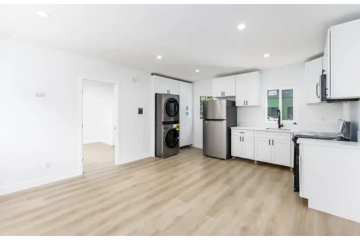 $1200 : ¡Acogedor Apartamento! image 2