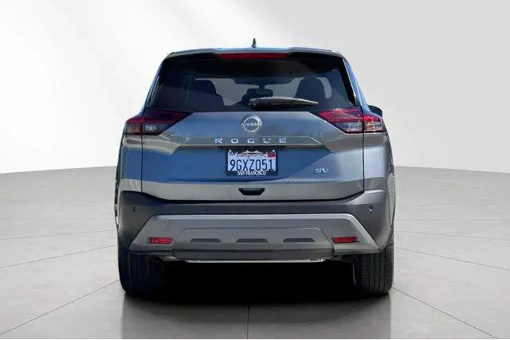 $22882 : Nissan Rogue 2023 SV 4dr Cro image 5