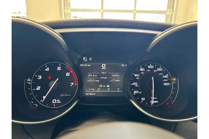 $27990 : Alfa Romeo Giulia 2022 AWD T image 10