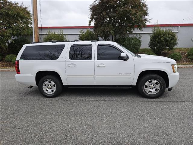 $14500 : PRE-OWNED  CHEVROLET SUBURBAN image 3