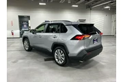 $24880 : Toyota RAV4 2020 AWD XLE Pre thumbnail