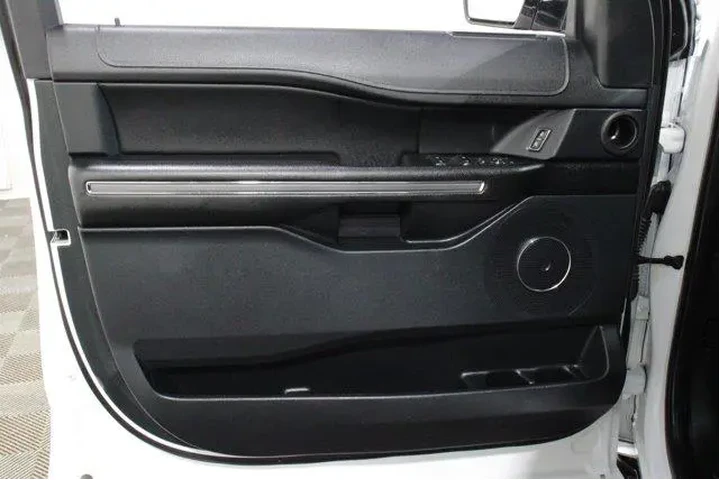 $32889 : Ford Expedition 2021 4x4 XLT image 6