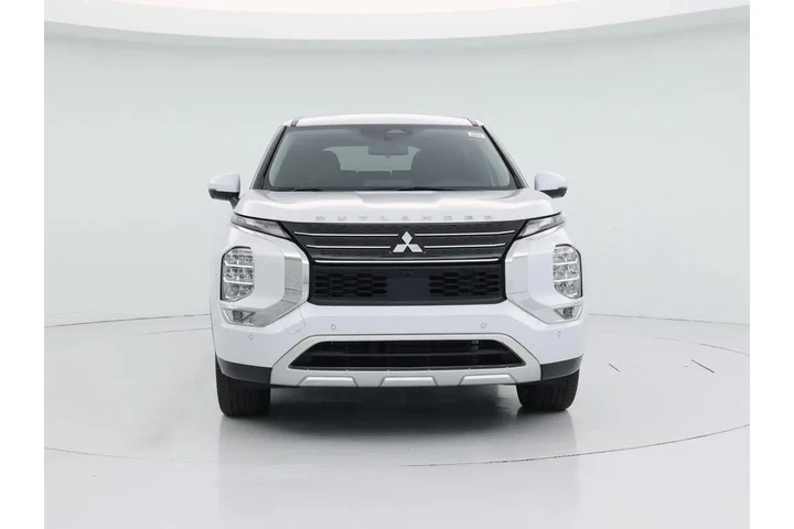 $25998 : Mitsubishi Outlander 2023 SE image 5