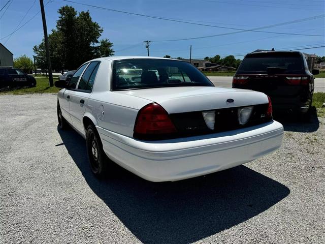 $6588 : 2011 FORD CROWN VICTORIA2011 image 3