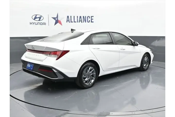 $22998 : Hyundai ELANTRA 2024 SEL 4dr image 8