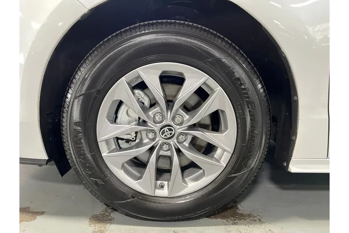 $49990 : 2025 Sienna XLE 7 Passenger image 9
