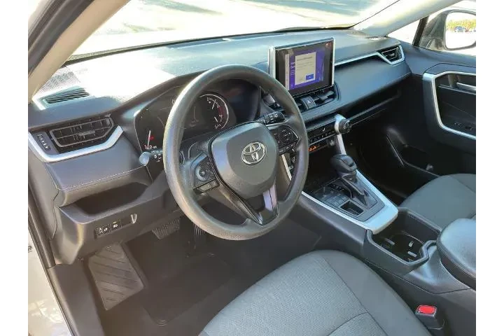 $27650 : Toyota RAV4 2023 AWD XLE 4dr image 9