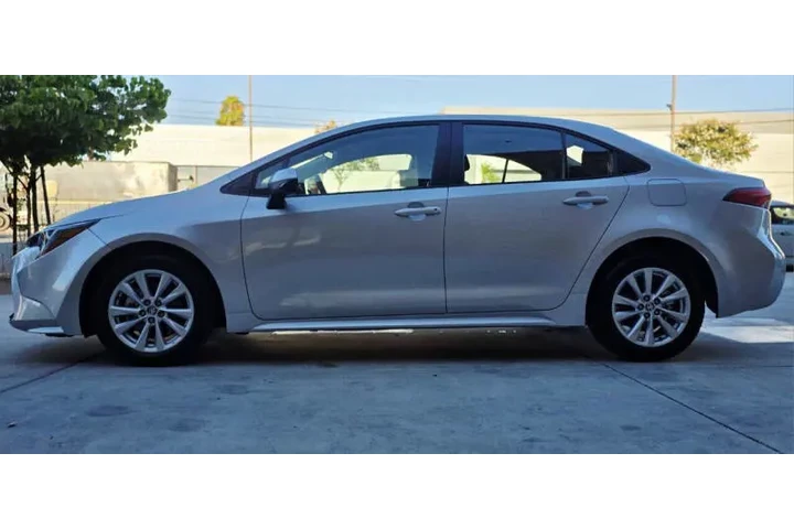 $18950 : 2025 Corolla LE image 3