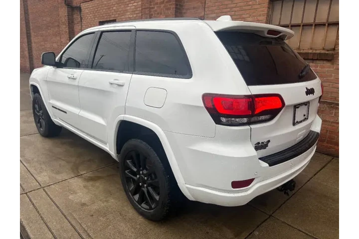 $19000 : 2018 Grand Cherokee Altitude image 3