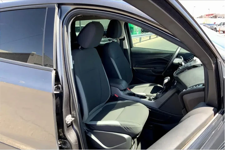 $8484 : Ford Escape 2016 S 4dr SUV image 8