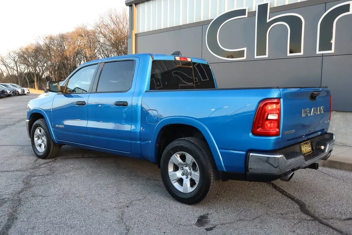 $38988 : 2025 1500 Big Horn 4x4 Crew C image 6