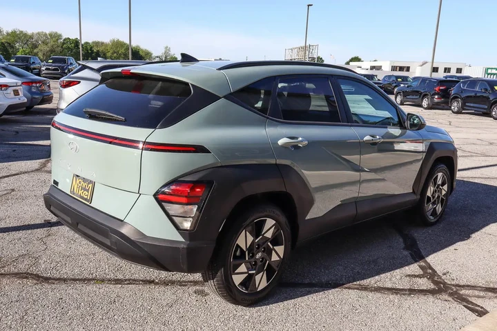 $21887 : 2025 Kona SEL FWD image 4