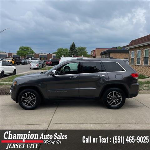 Used 2019 Grand Cherokee Limi image 2