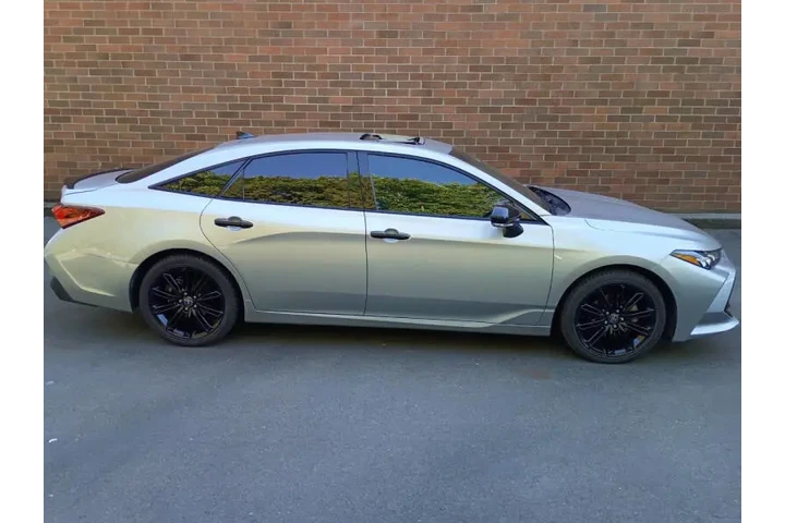 $29900 : 2022 Avalon Hybrid XSE Nights image 7