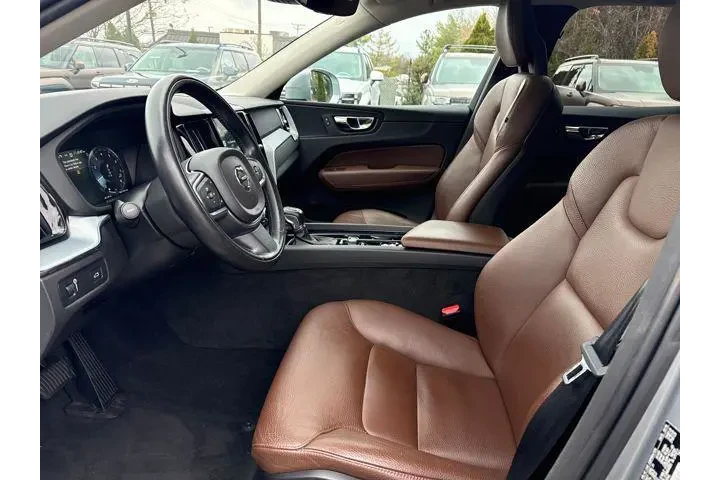 $18745 : Volvo XC60 2018 AWD T6 Momen image 9