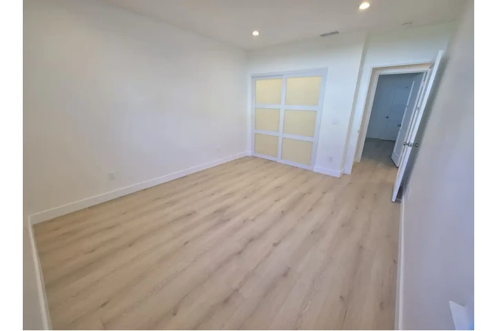 $2045 : Spacious 2 Bed Home in Lynwood image 7