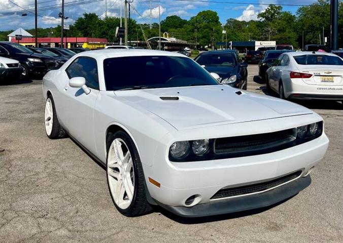 $8900 : 2014 Challenger SXT image 1