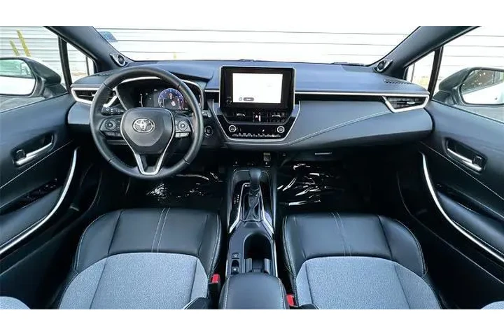 $27175 : Toyota Corolla Hatchback 202 image 7