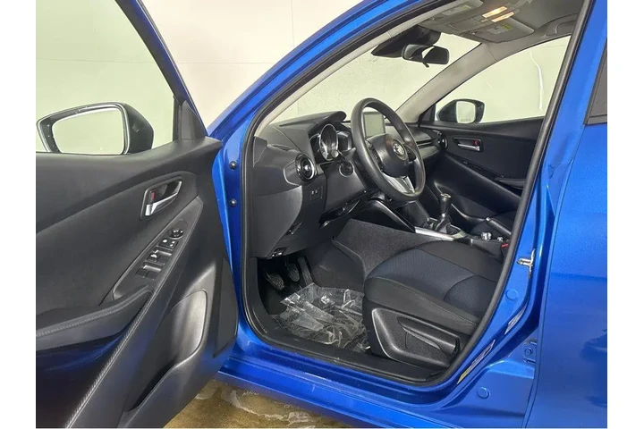 $14492 : Silver Certified2018 YARIS Au image 2