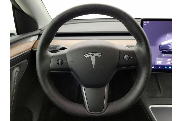 $38998 : Tesla Model Y 2023 AWD Long image 10