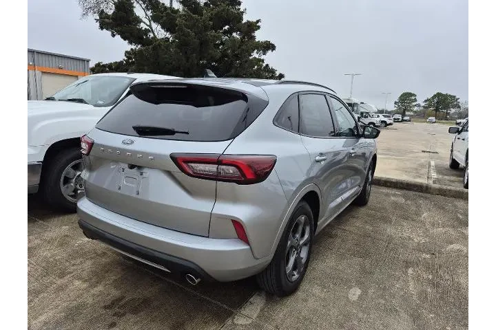 $21981 : Ford Escape 2024 ST-Line 4dr image 3