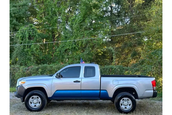 $17990 : 2017 Tacoma image 5