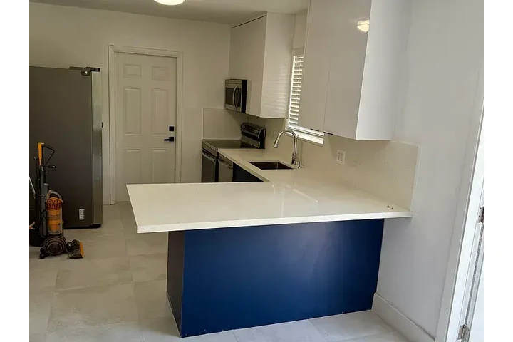 $800 : This home has 2 bedrooms, 1 ba image 2