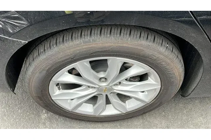 $16984 : Chevrolet Malibu 2022 LT 4dr image 2