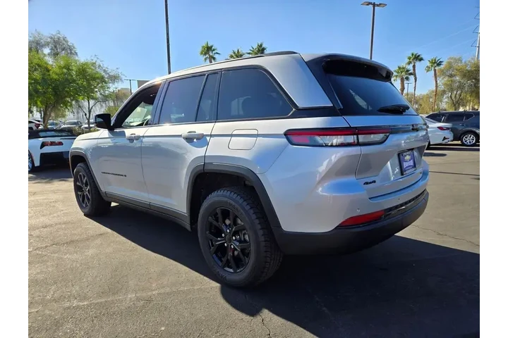 $28091 : Jeep Grand Cherokee 2024 4x4 image 4