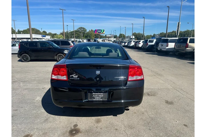 2010 Charger 4dr Sdn SXT RWD image 3