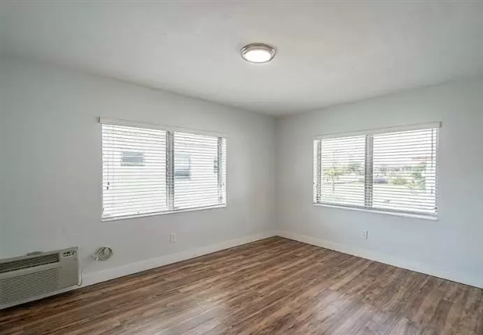 $1400 : 1 Bed 1 Bath for rent in LA image 7