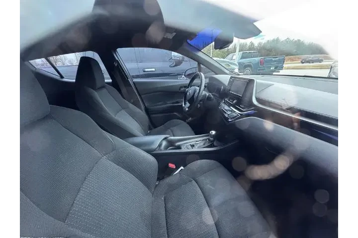 $18664 : Toyota C-HR 2018 XLE 4dr Cro image 3