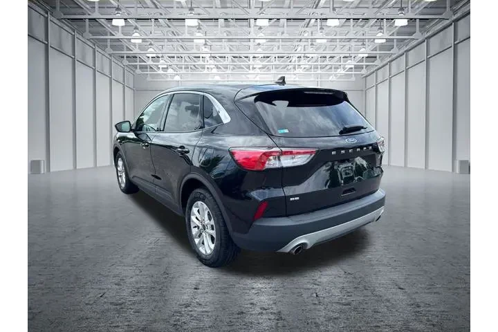 $17278 : Ford Escape 2021 SE 4dr SUV image 2