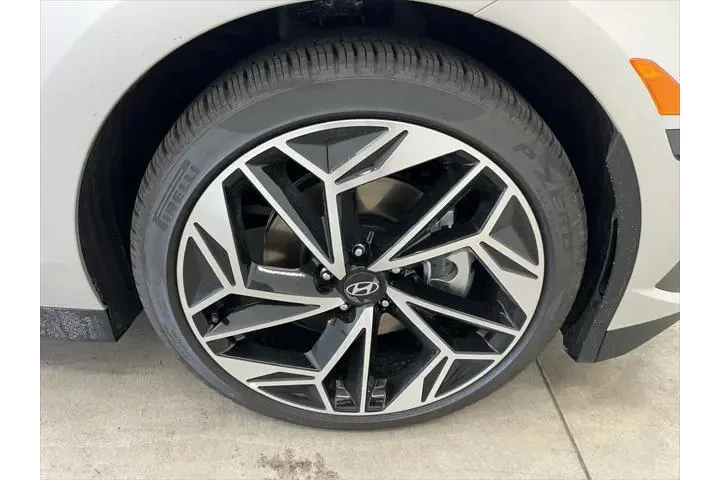 $37990 : Hyundai IONIQ 6 2025 AWD SEL image 8