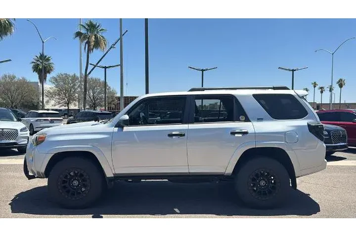 $31258 : Toyota 4Runner 2016 4x4 SR5 image 4