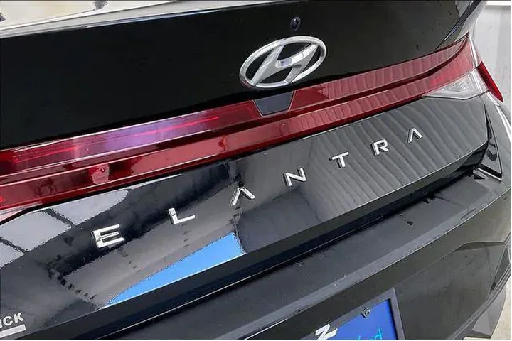 $18490 : Hyundai ELANTRA 2023 SE 4dr image 9