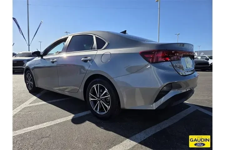 $17500 : Kia Forte 2022 LXS 4dr Sedan image 5