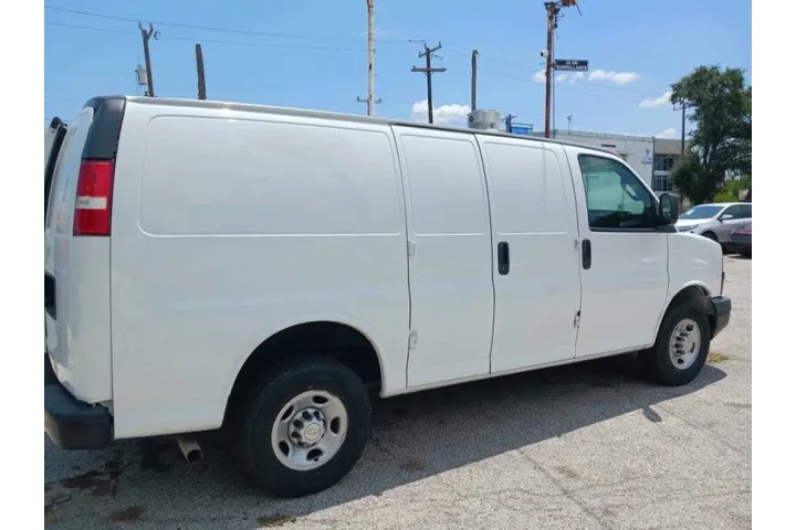 $19900 : 2020 Express 2500 image 8