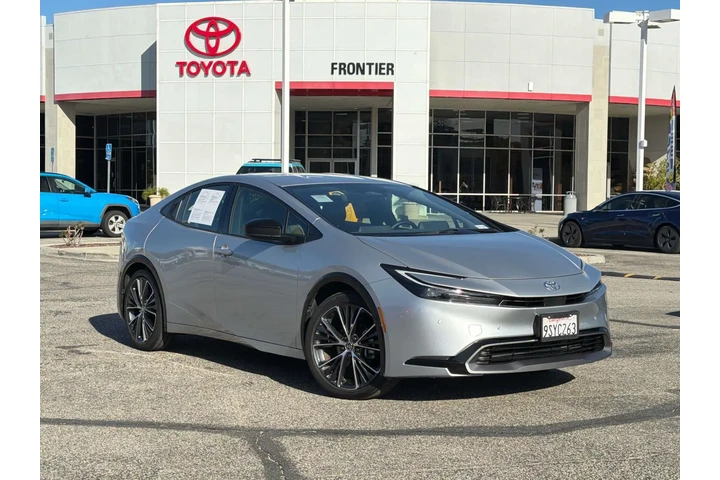 $29410 : Toyota Prius 2025 LE 4dr Hat image 1