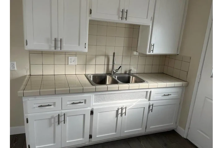 $2800 : Original Hardwood floor image 3