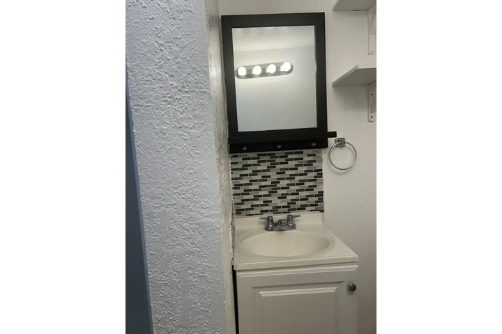 $1300 : RENTO STUDIO EN COMPTON image 10