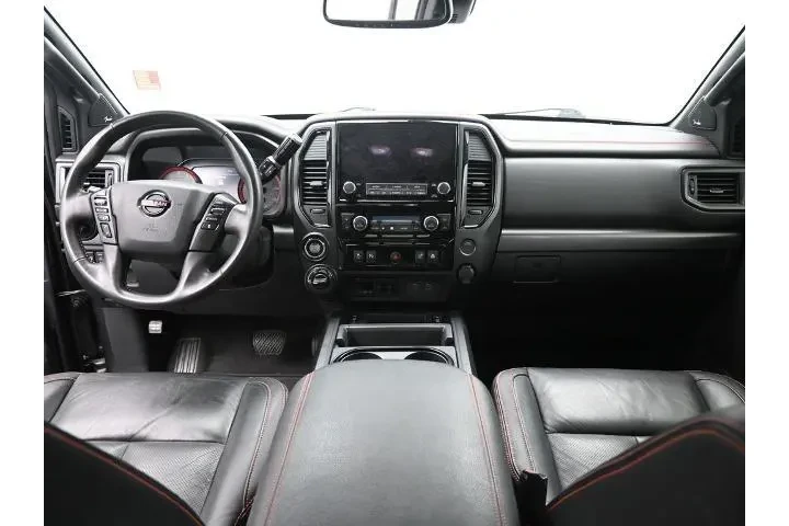 $34519 : Nissan Titan 2021 4x4 SV 4dr image 3