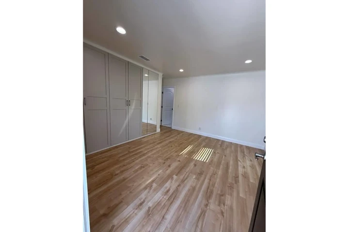 $2100 : Parking Space image 2