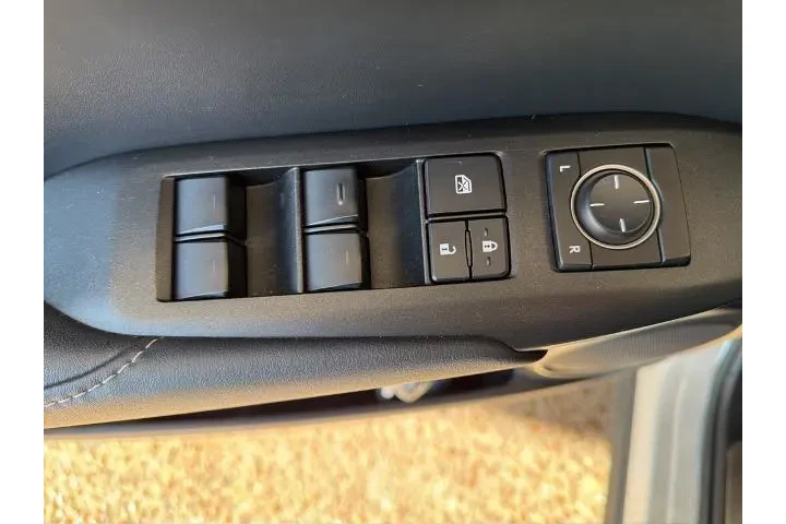 $22975 : Lexus NX 200t 2017 4dr Cross image 8